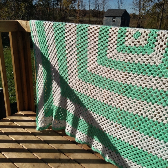 Vintage Handmade Crocheted Afghan, Green & White Square Pattern, 72 x 66… - Picture 5 of 14
